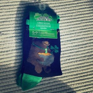 Unworn saint patty socks.